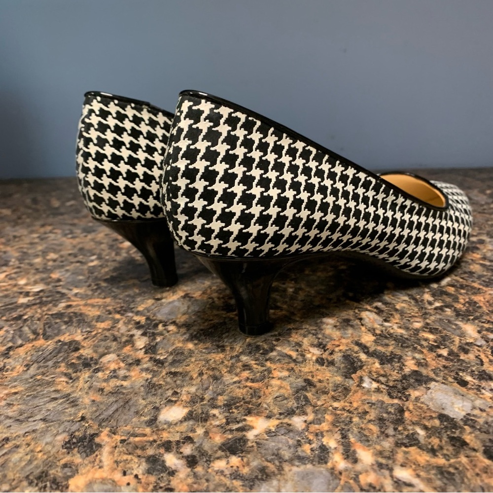 COPY - NIB Alex Marie Zooey Two Houndstooth Pumps Heels 7.5M - Picture 3 of 4